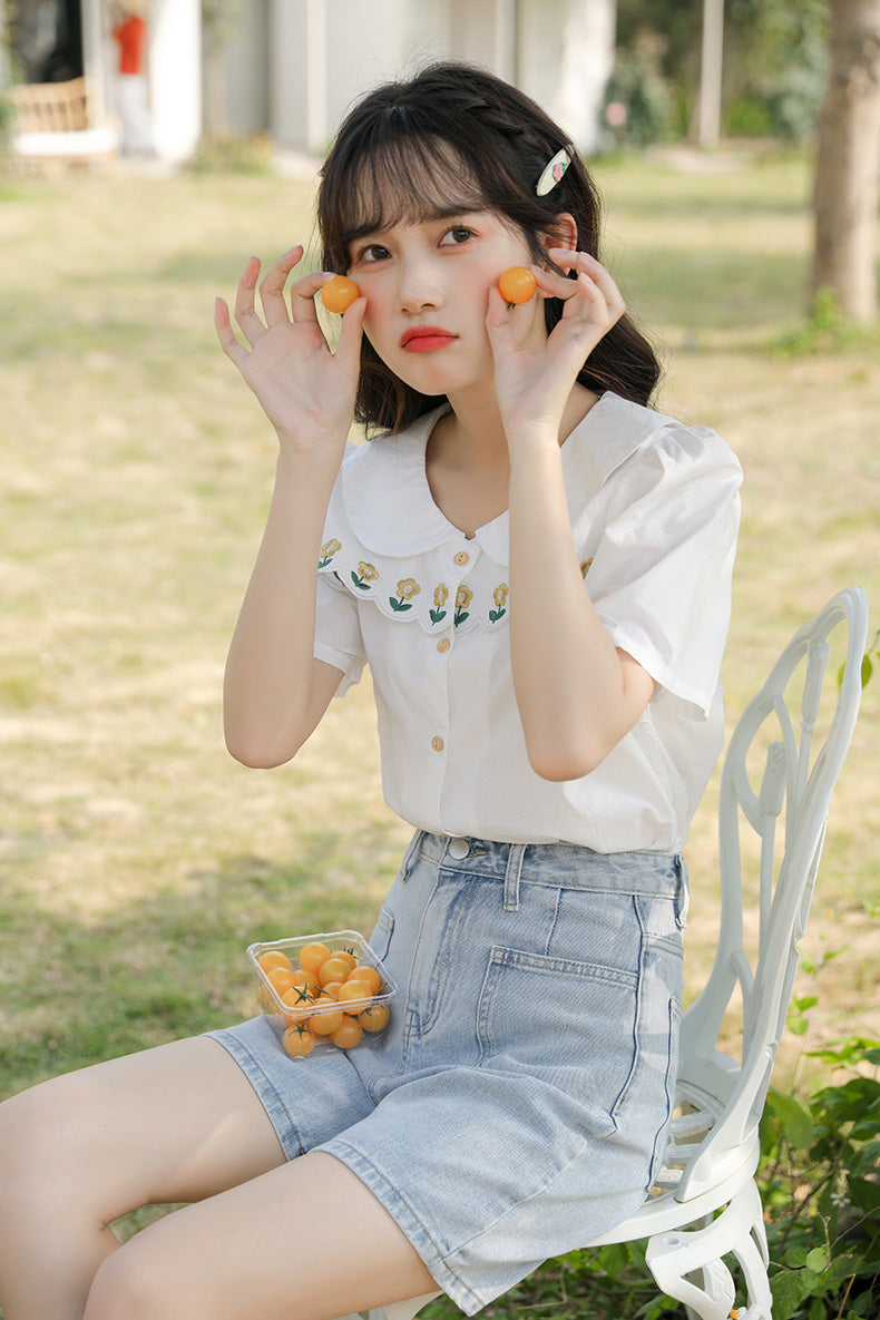 Daisy Chain Scalloped Blouse (White)