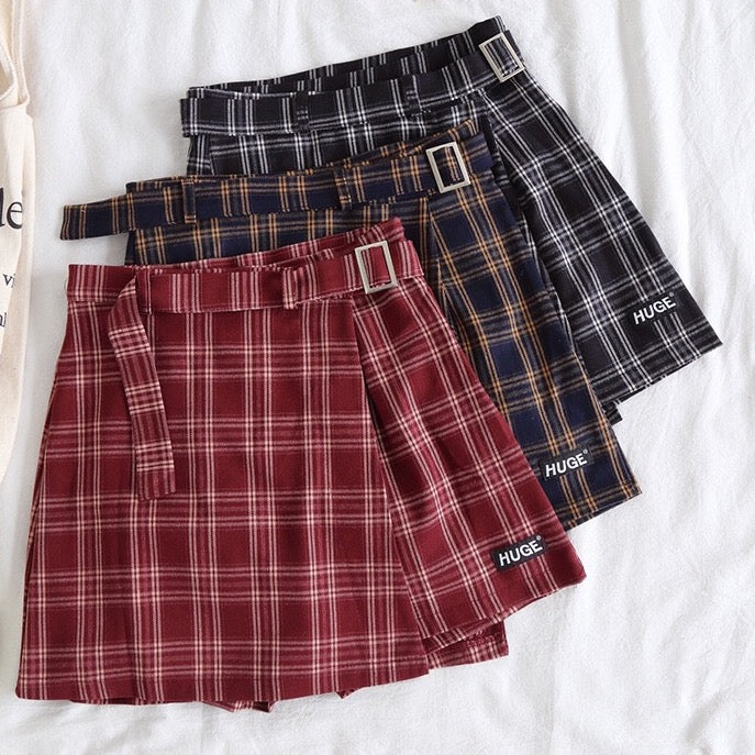 Asymmetrical skirt outlet plaid