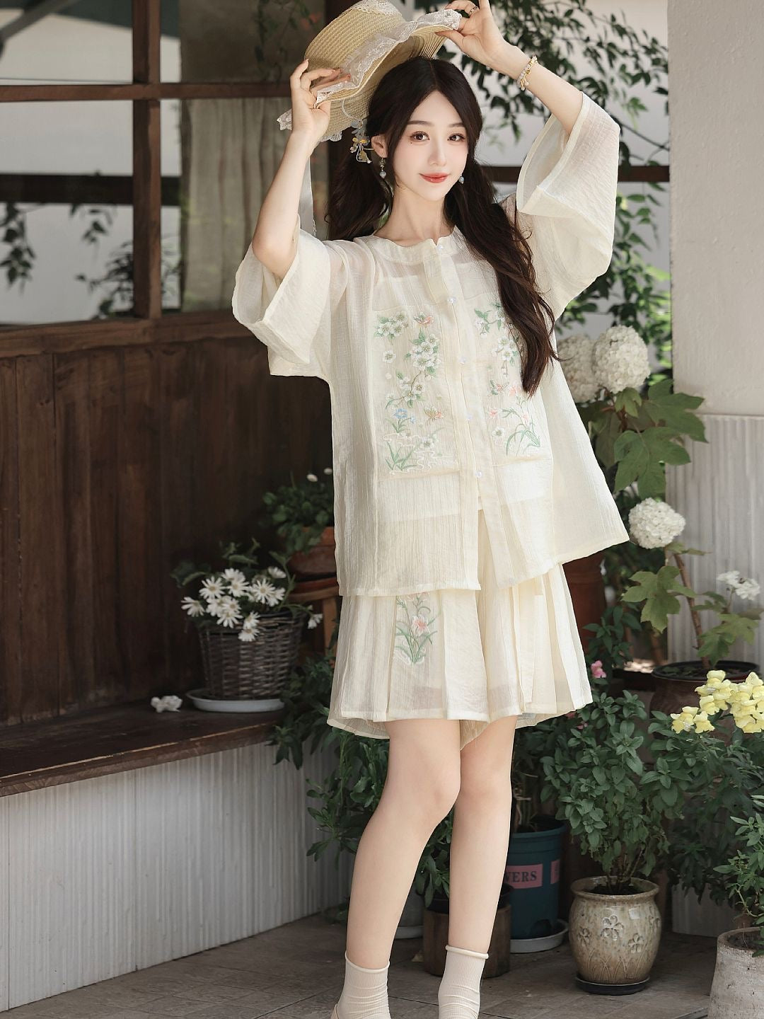 Pear Blossom Round Neck Blouse & Shorts Set (2 Colors)