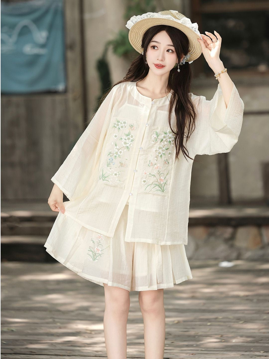 Pear Blossom Round Neck Blouse & Shorts Set (2 Colors)