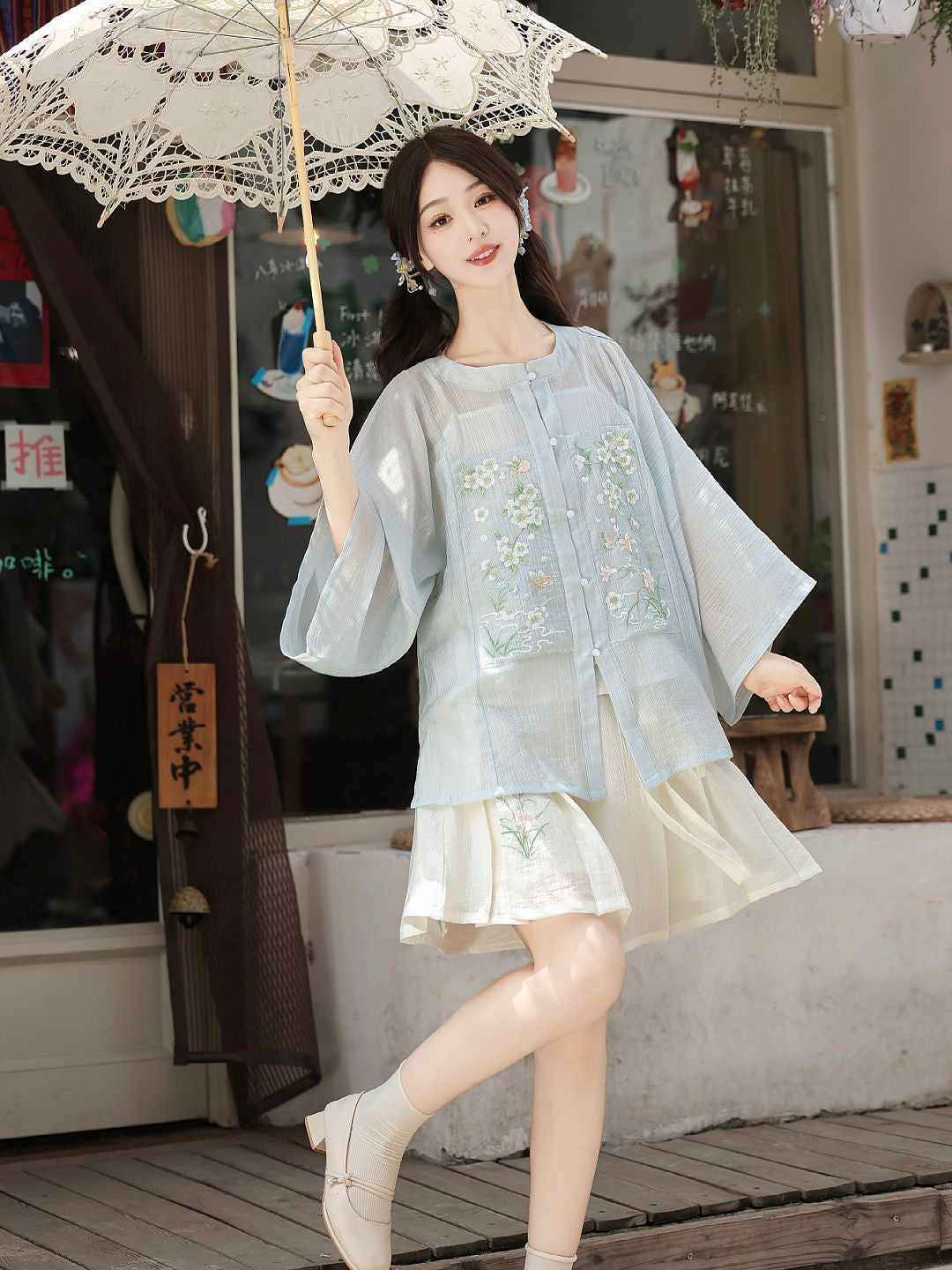 Pear Blossom Round Neck Blouse & Shorts Set (2 Colors)