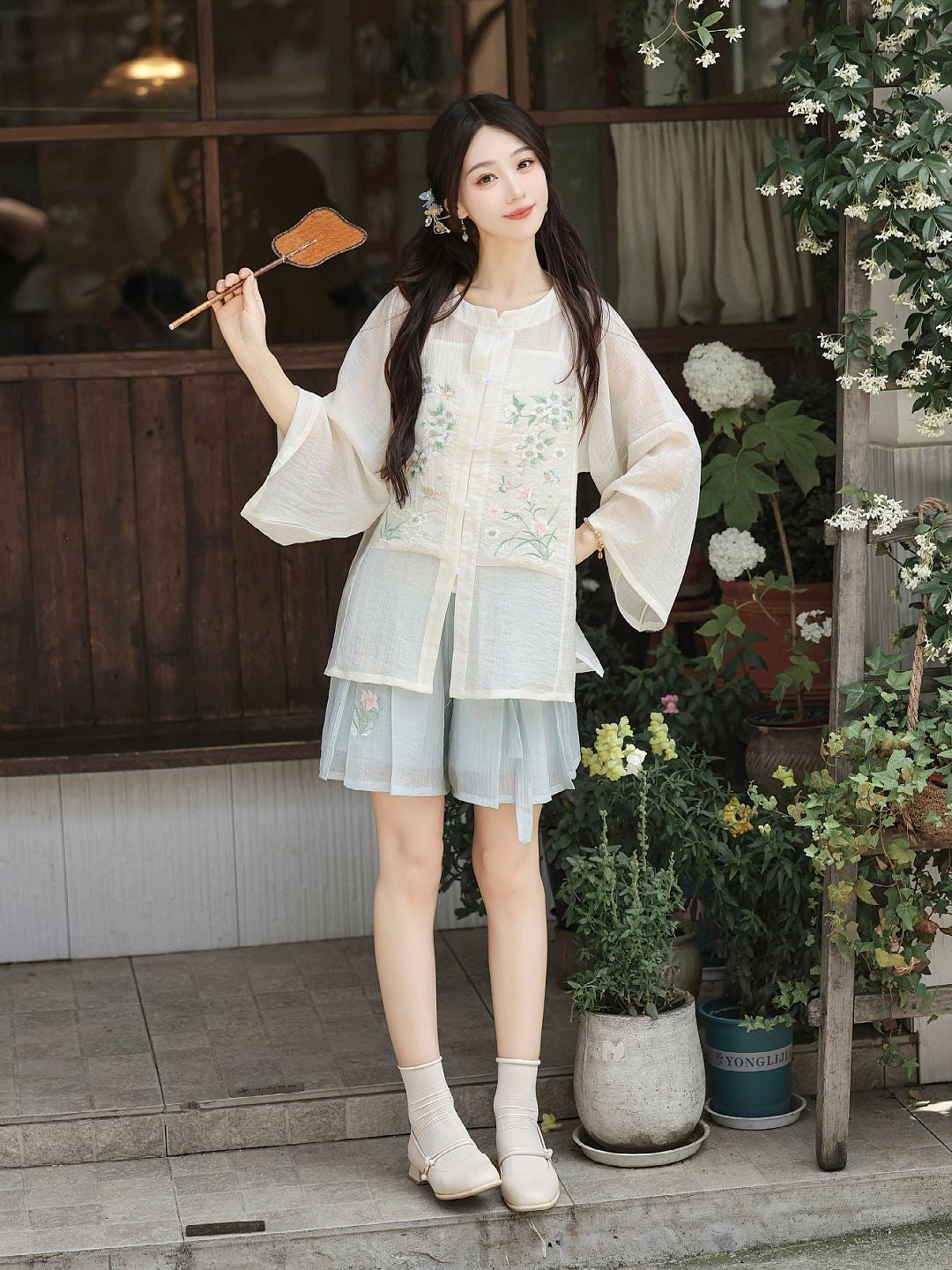 Pear Blossom Round Neck Blouse & Shorts Set (2 Colors)
