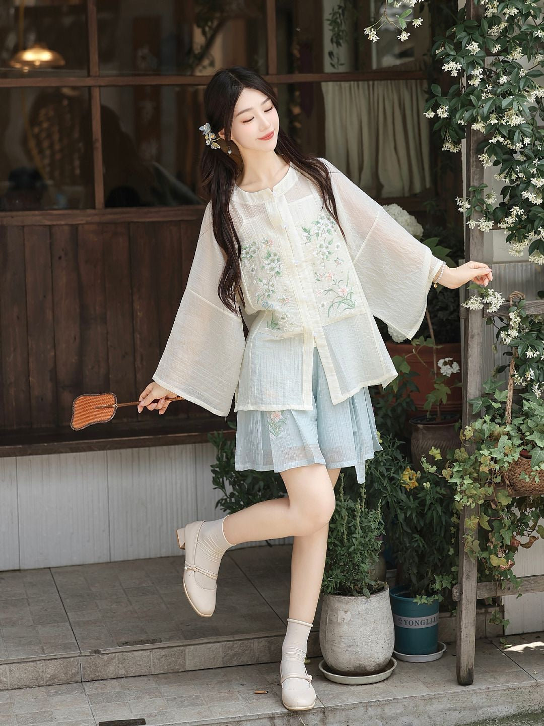 Pear Blossom Round Neck Blouse & Shorts Set (2 Colors)
