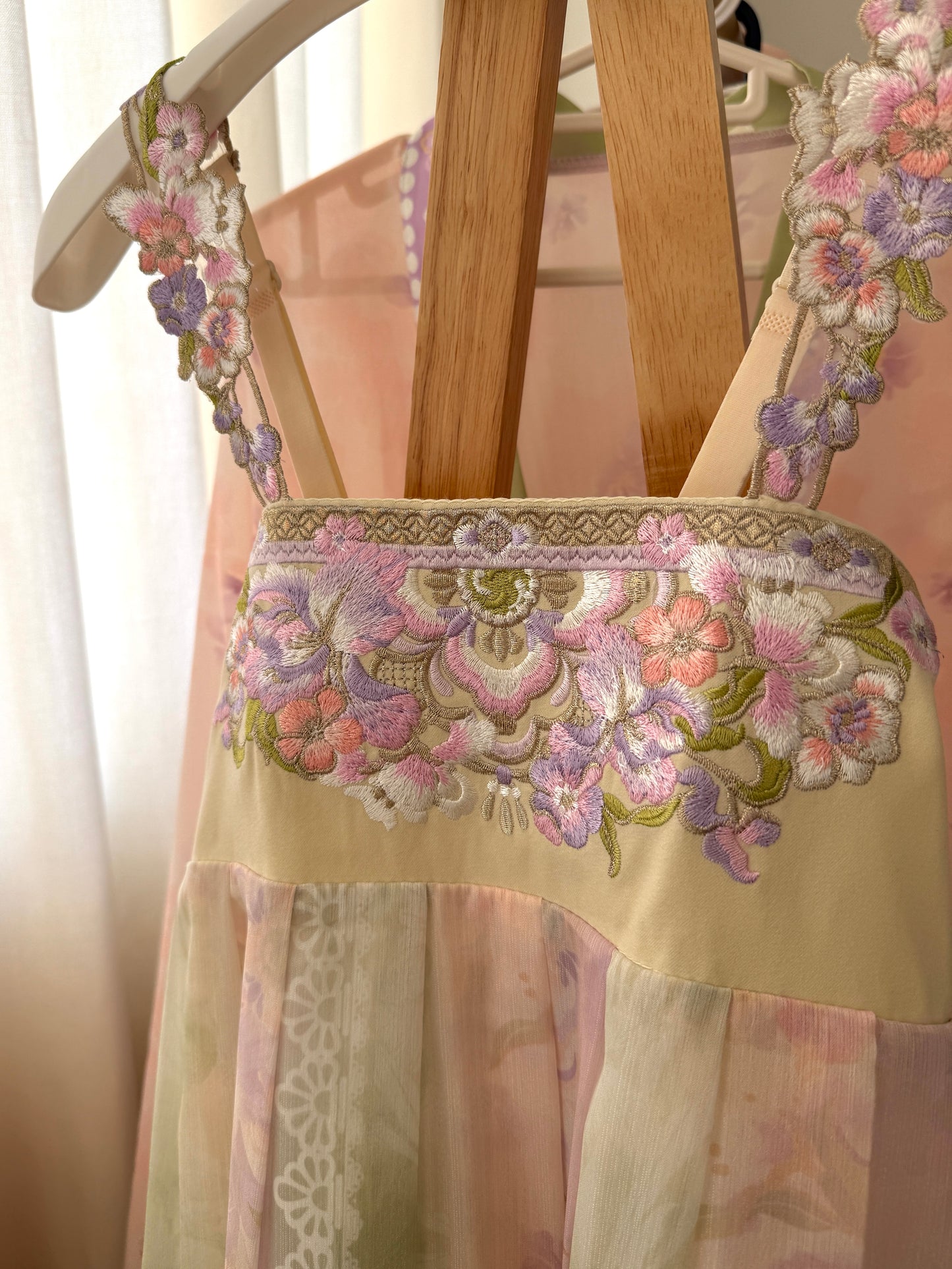 Wisteria Qixiong Ruqun Set (Green/Purple)