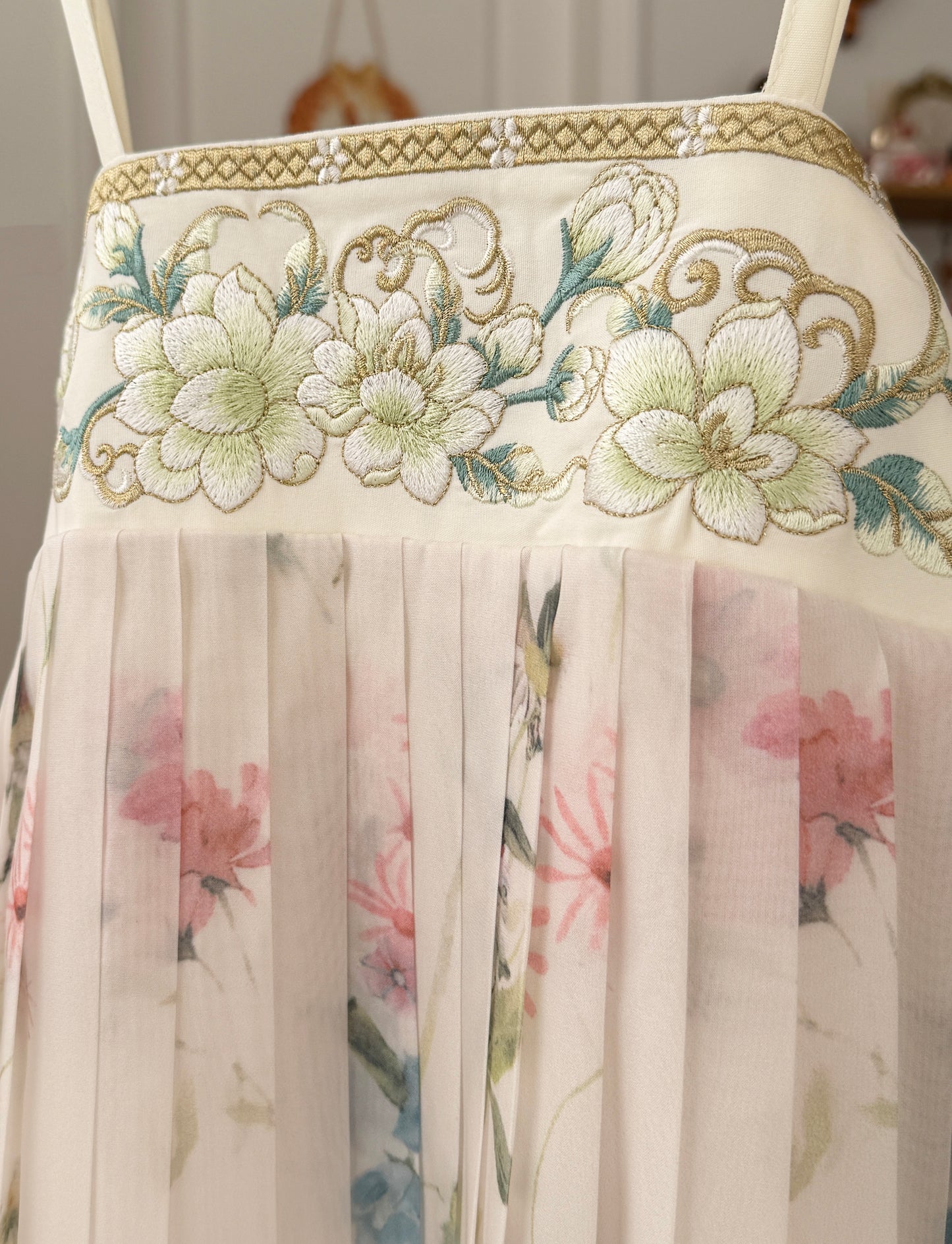 Wildflower Qixiong Famensi Dress Set (Green/White)