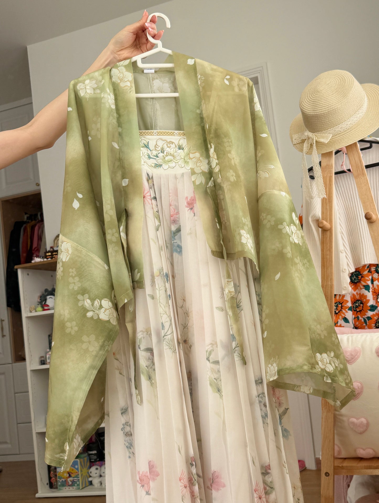 Wildflower Qixiong Famensi Dress Set (Green/White)