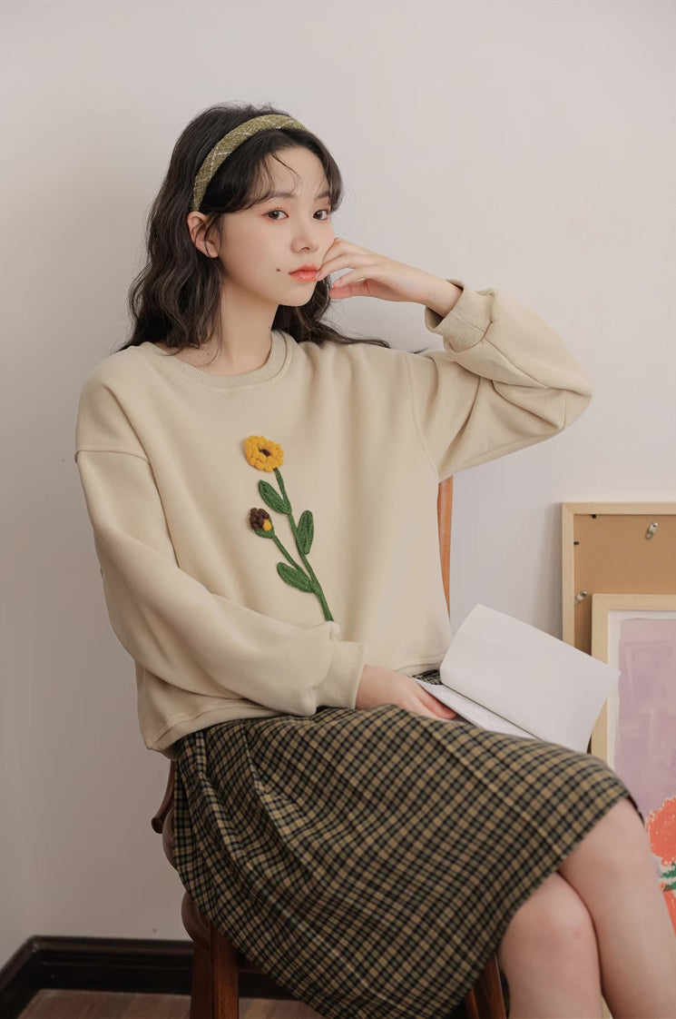 Pom Pom Wildflower Sweatshirt (Cream)