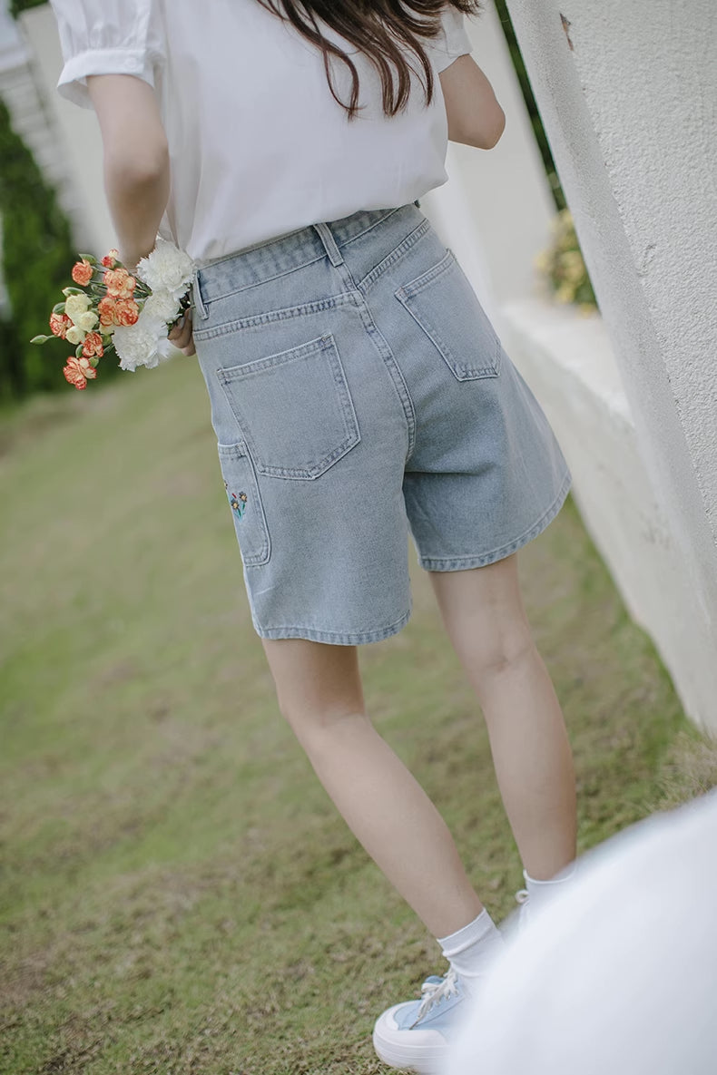 Flower Pocket Embroidered Shorts (Light Denim)