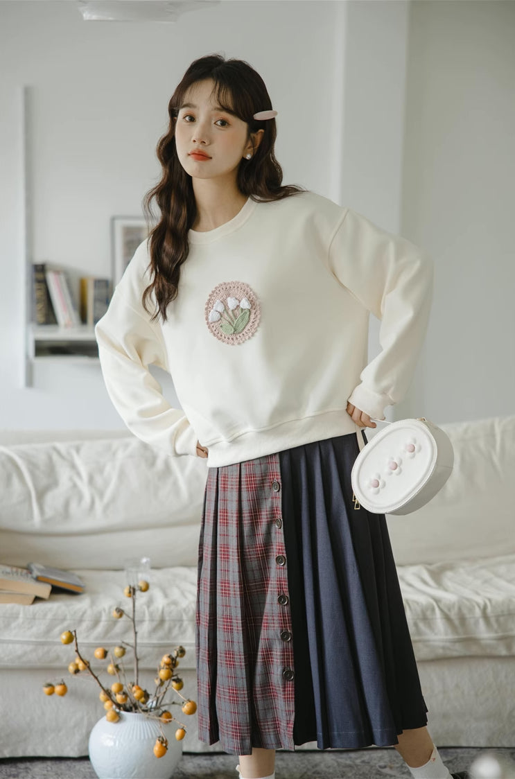 Crochet Tulip Sweatshirt (White)