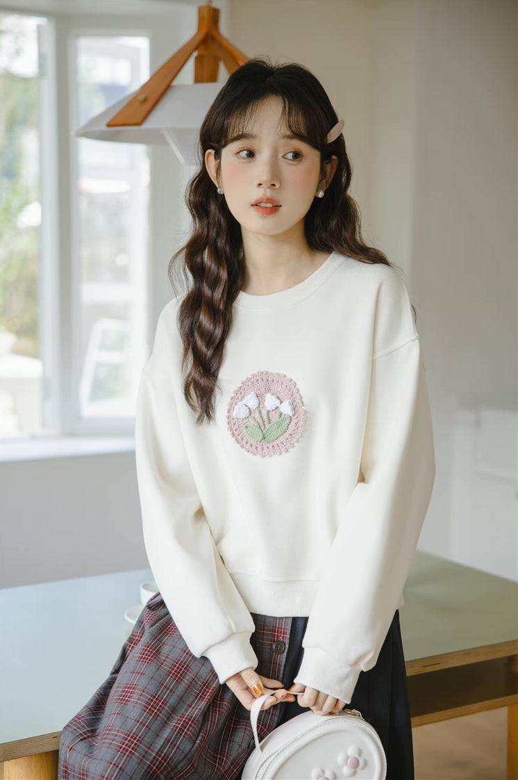 Crochet Tulip Sweatshirt (White)