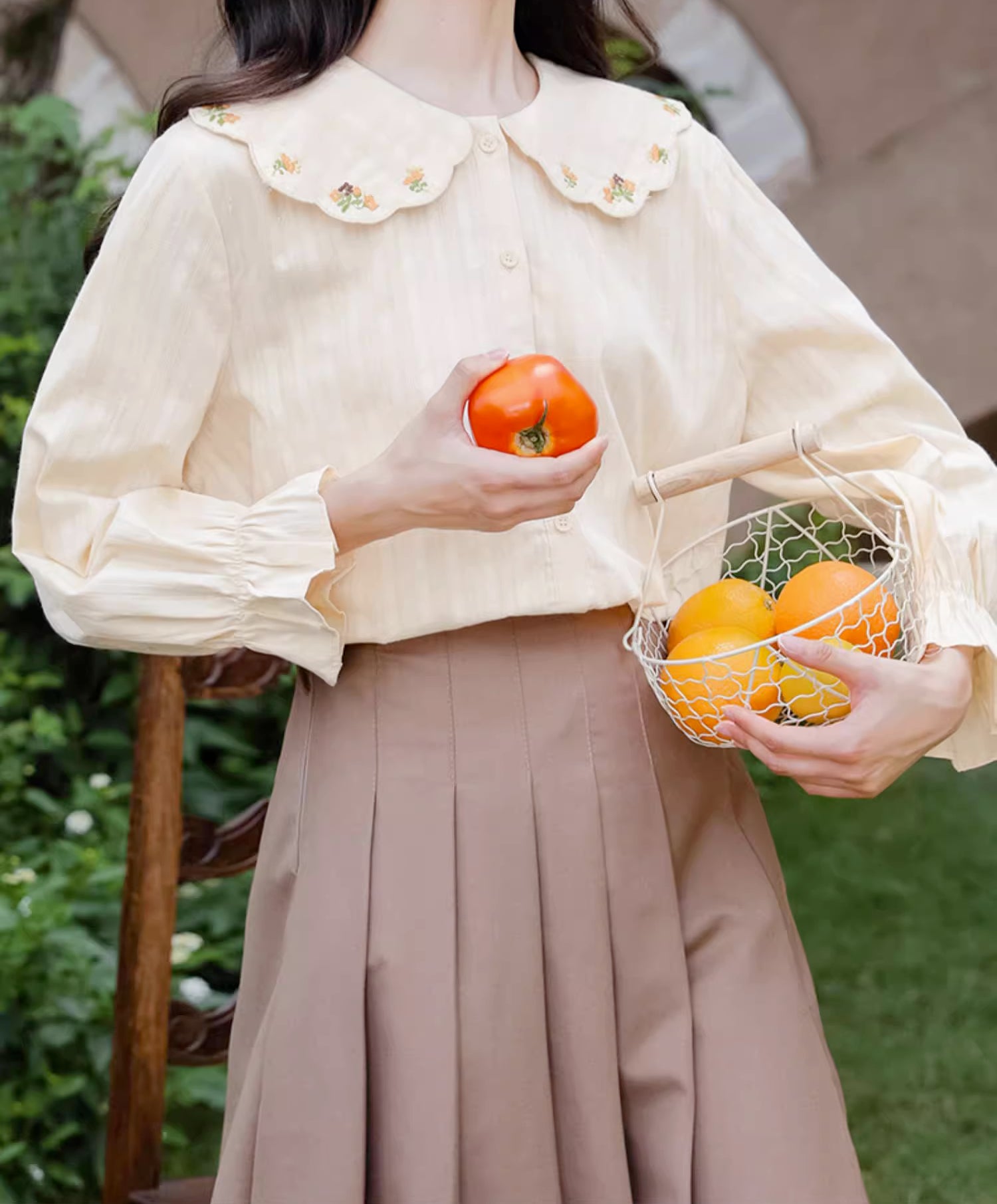 Floral Blooms Scallop Collar Blouse (Cream)