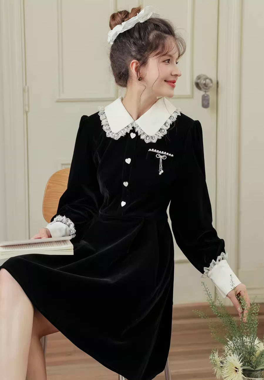 Kiki Love Velveteen Dress (Black)