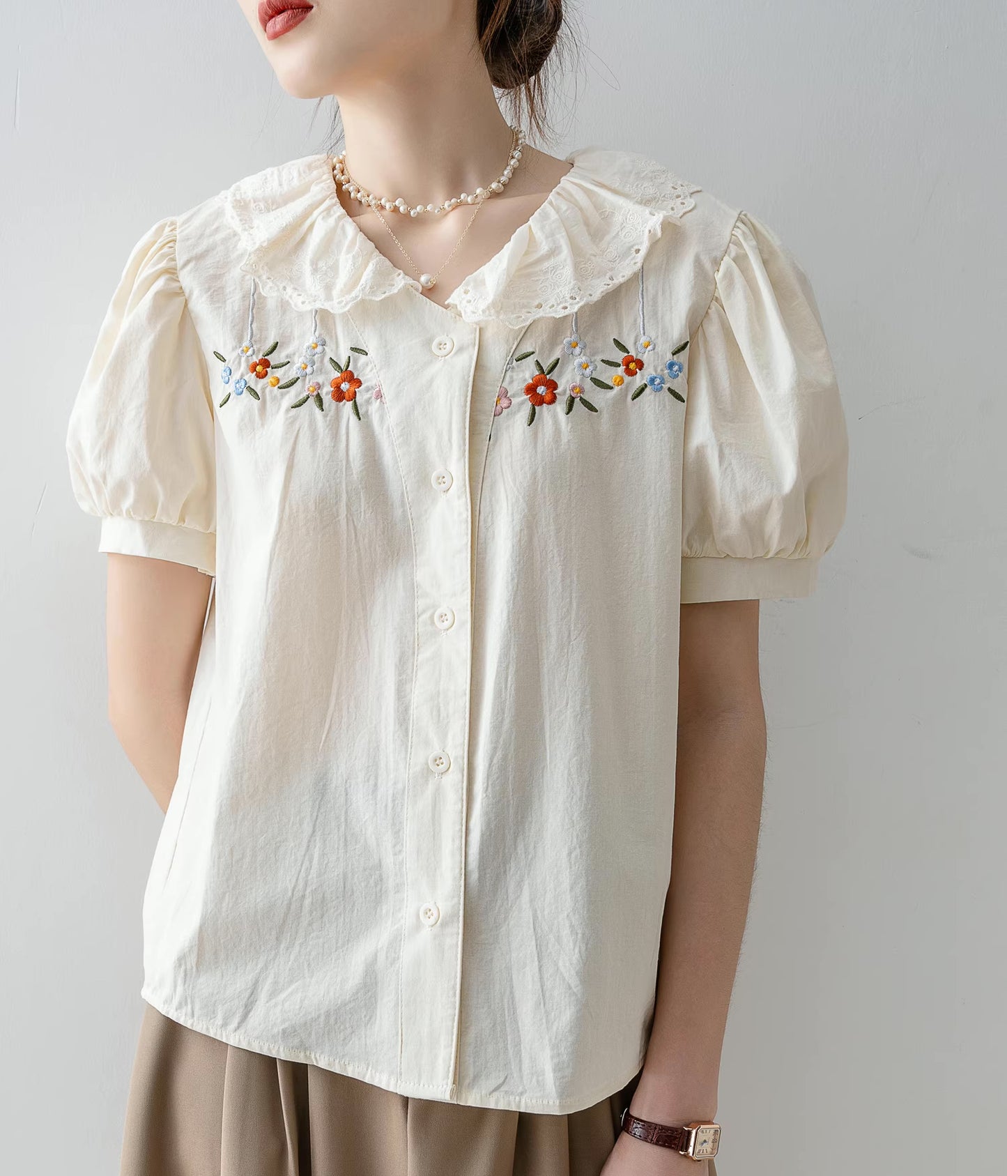 Falling Florals Short Sleeve Blouse (Cream)