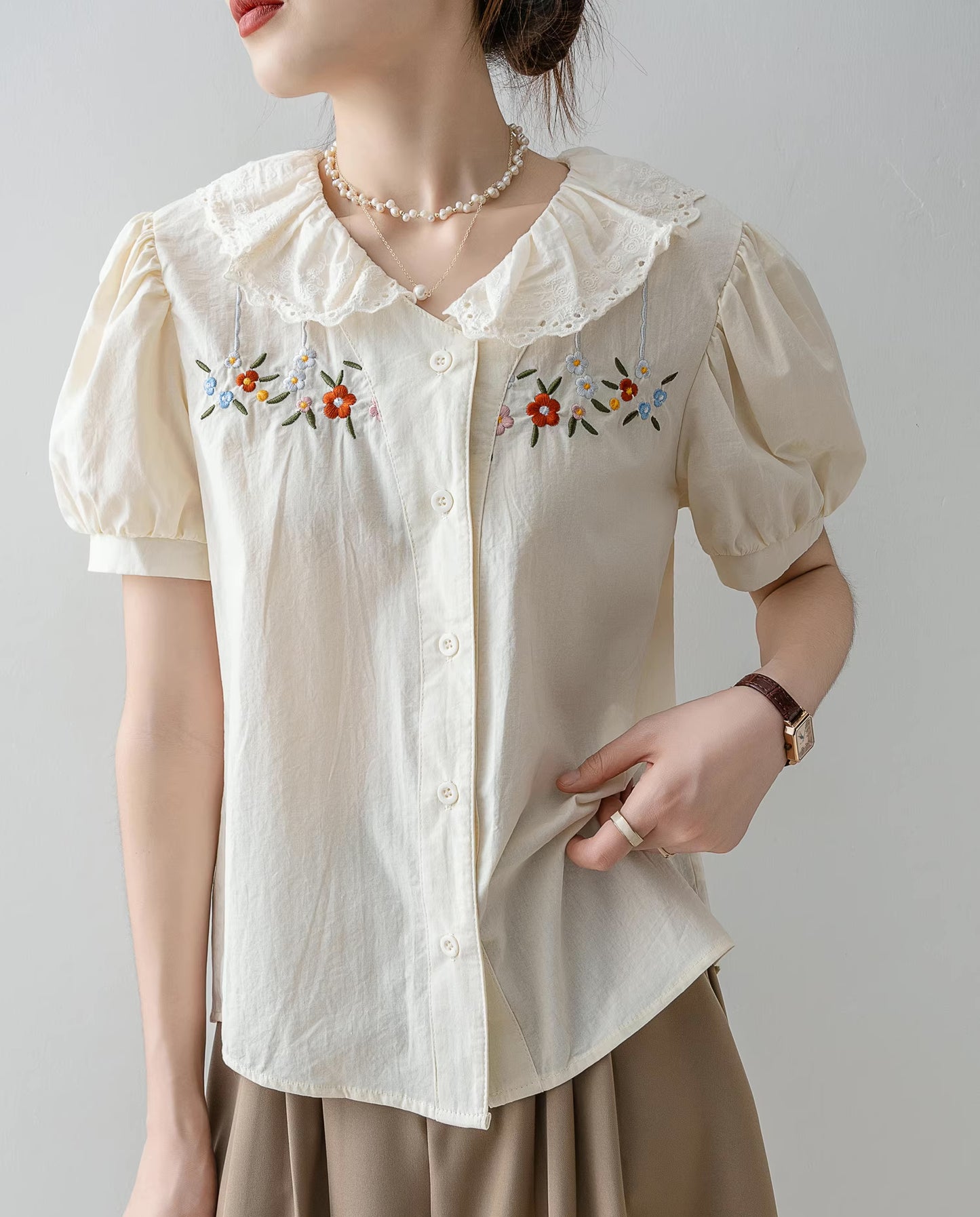Falling Florals Short Sleeve Blouse (Cream)