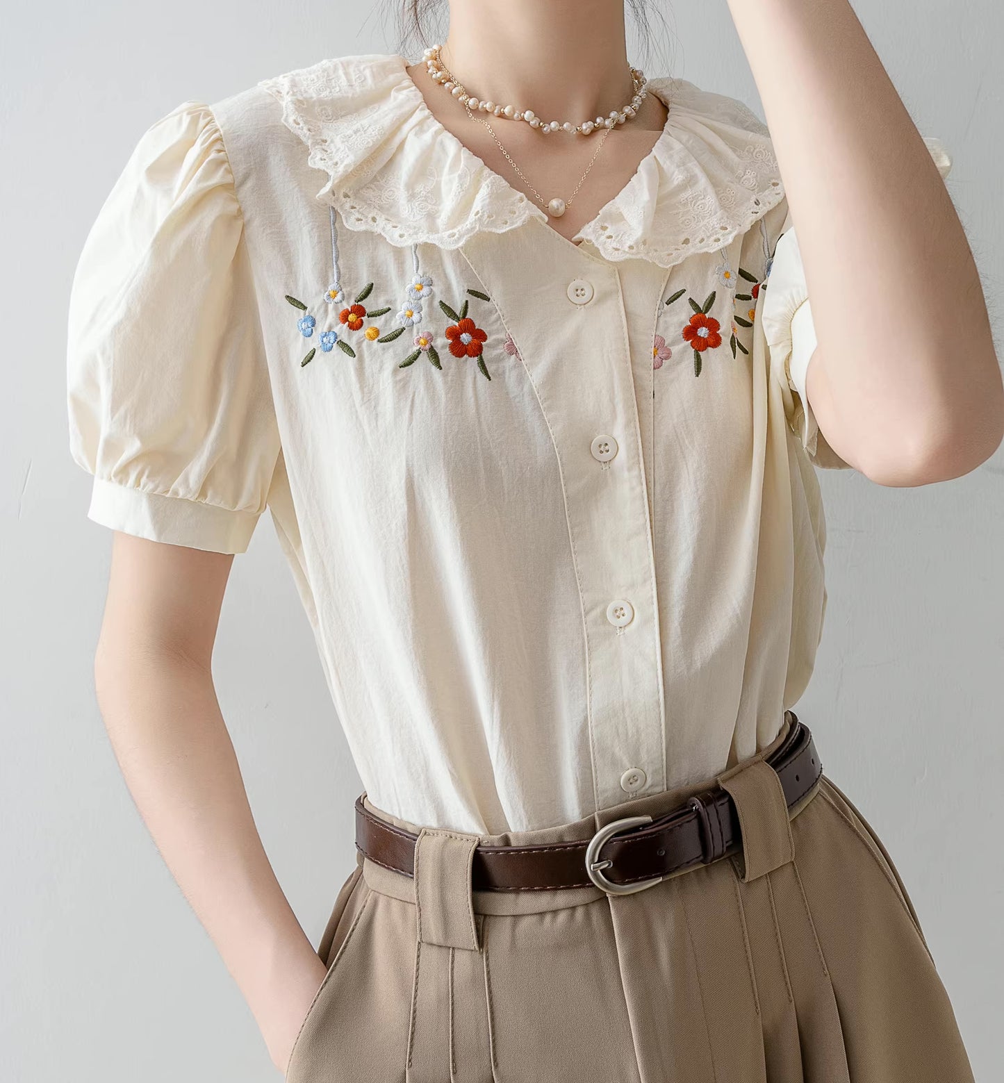 Falling Florals Short Sleeve Blouse (Cream)