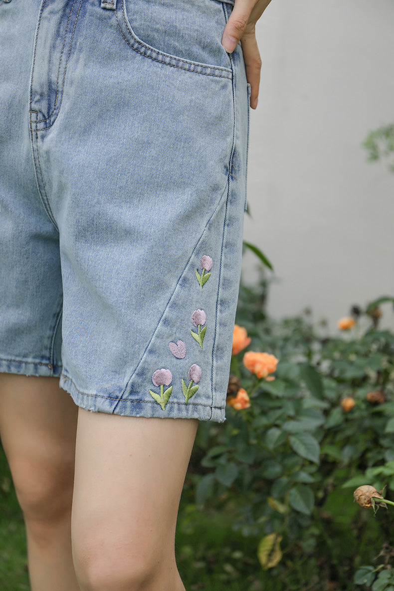 Tulip Tips Embroidered Shorts (Light Denim)