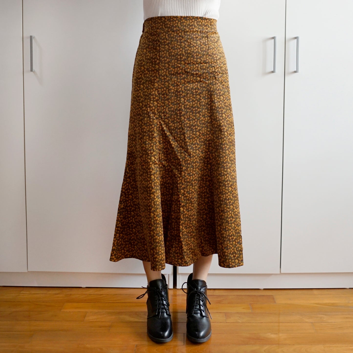 Corduroy Ditsy Floral Midi Skirt (Brown)