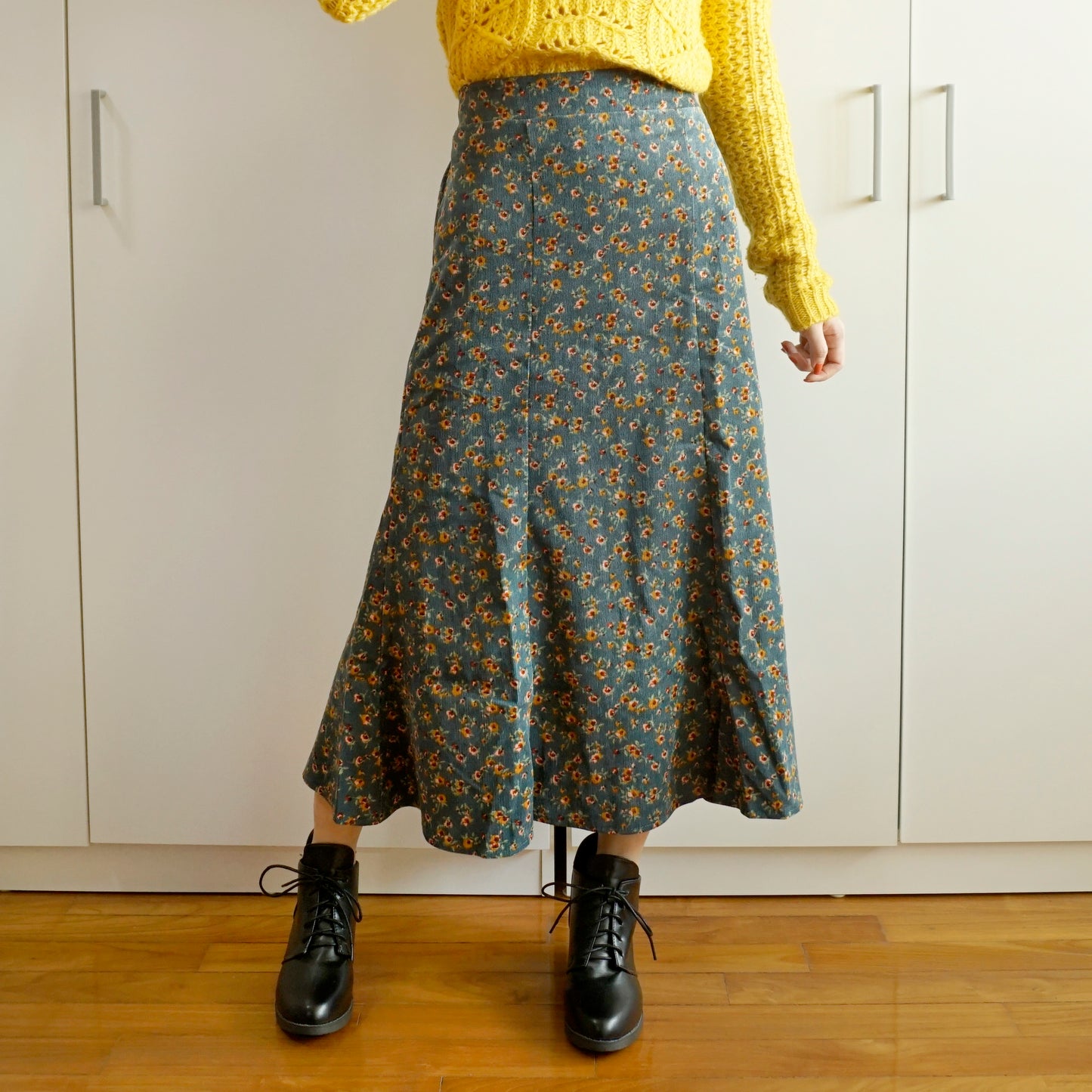 Corduroy Ditsy Floral Midi Skirt (3 Colors)