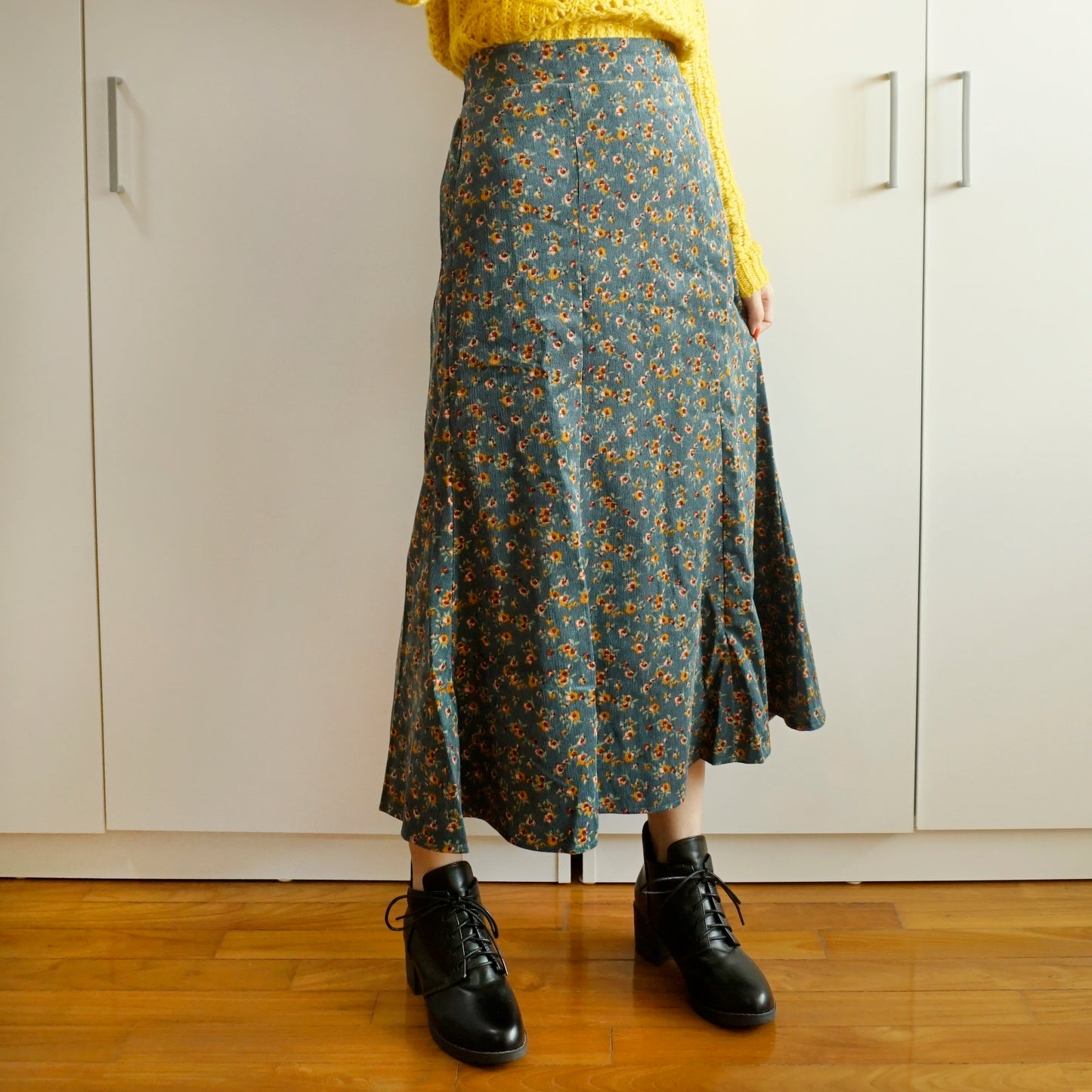 Corduroy Ditsy Floral Midi Skirt (3 Colors)