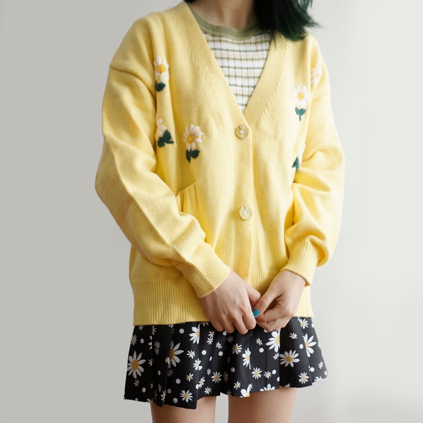 Embroidered Daisy Cardigan (3 Colors)
