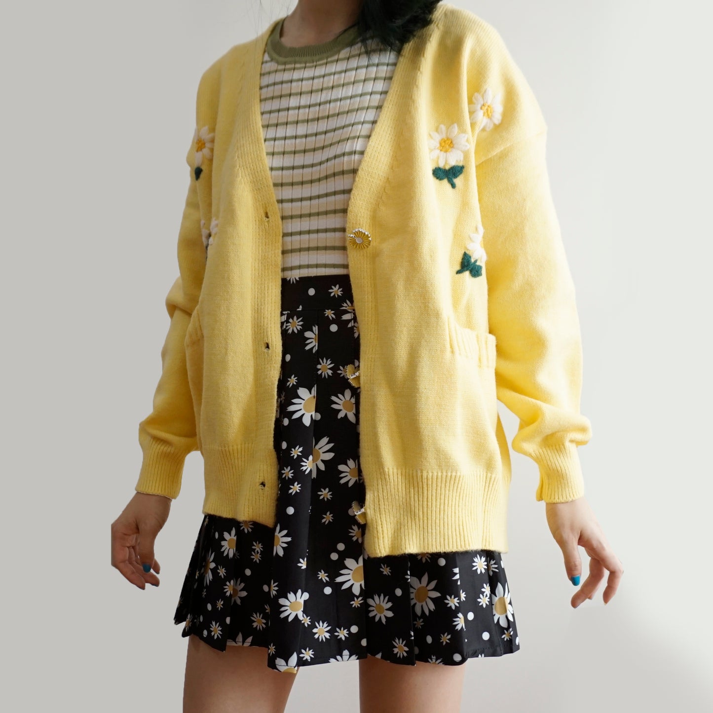 Embroidered Daisy Cardigan (3 Colors)