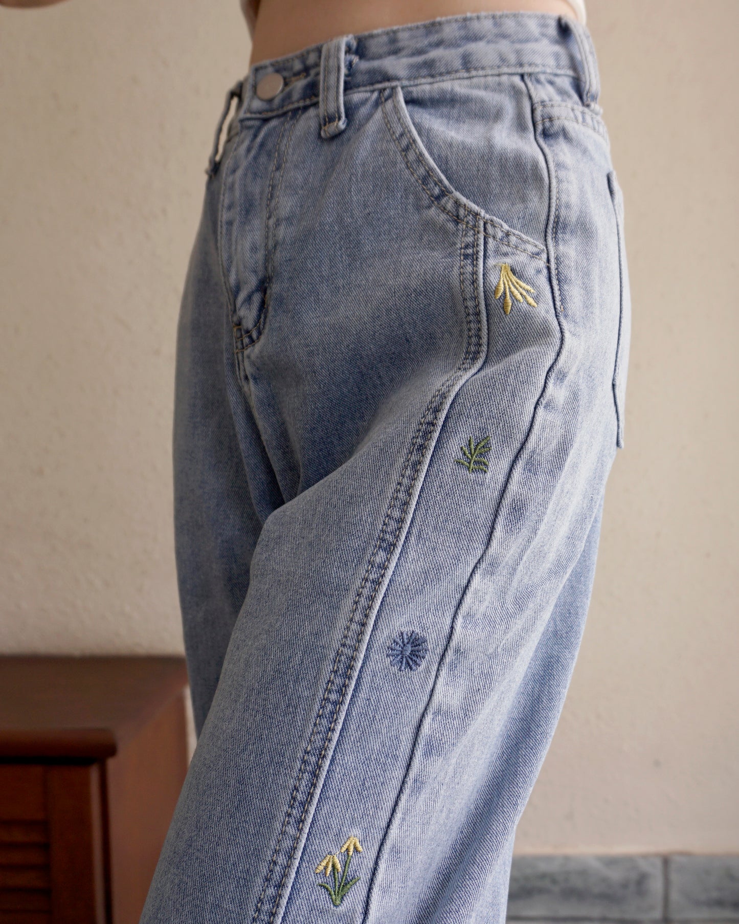Megoosta Fashion Wildflower Mom Jeans (Light Blue) 27