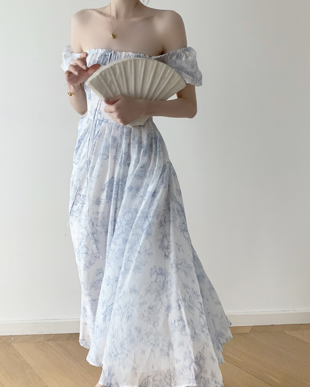 Porcelain Sketch Midi Dress (White/Blue)