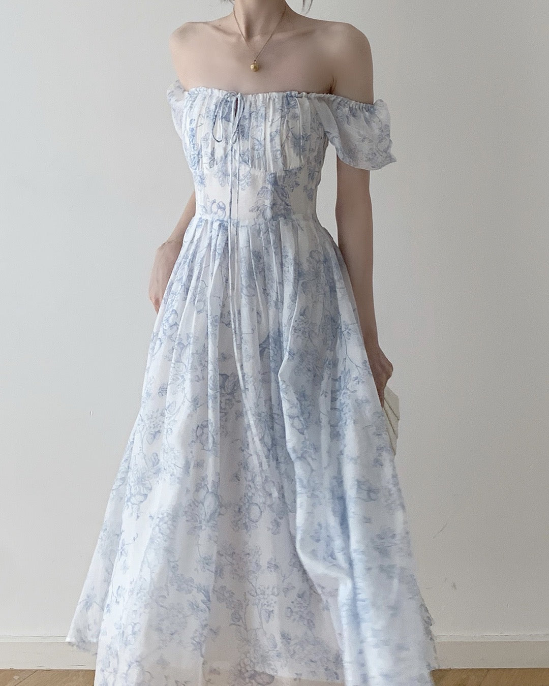 Porcelain Sketch Midi Dress (White/Blue)