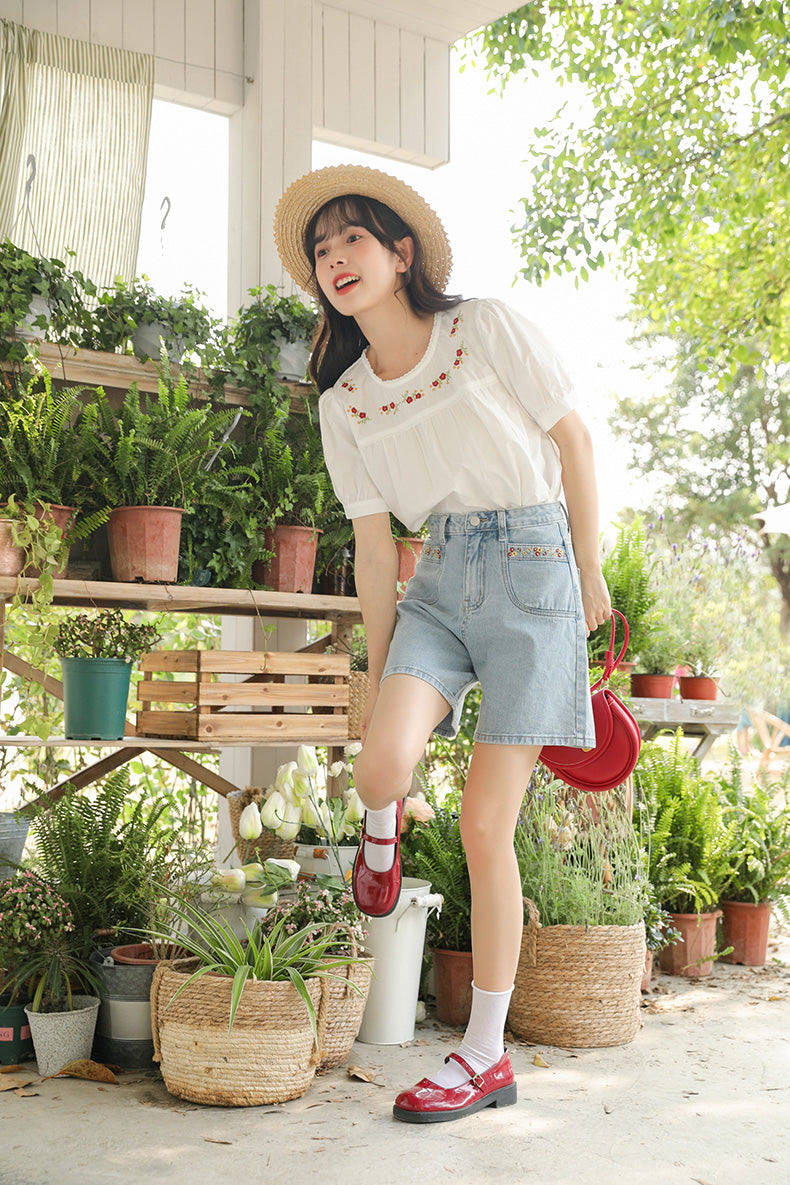 Flower Vines Embroidered Shorts (Light Denim)