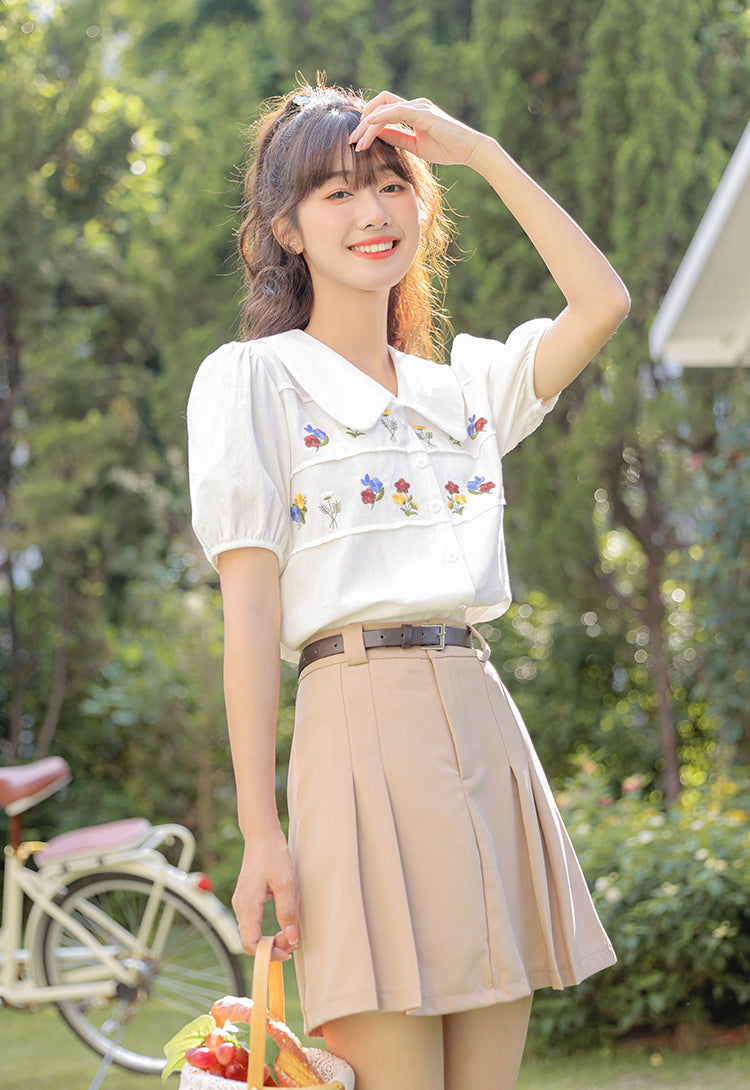 Retro Floral Embroidered Blouse (2 Colors)