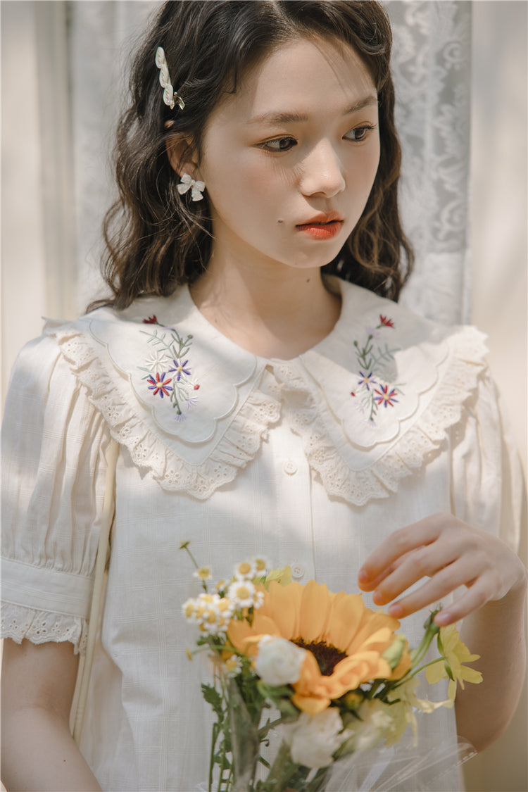 Wildflower Embroidered Blouse (Cream)