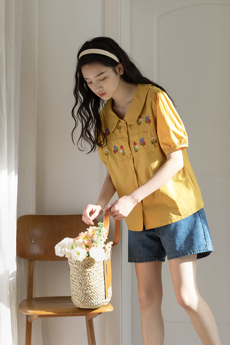 Retro Floral Embroidered Blouse (2 Colors)