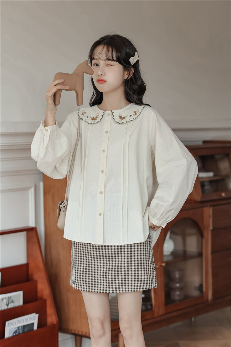 Scallop Floral Embroidered Collar Blouse (Cream)