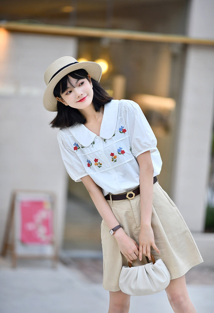 Retro Floral Embroidered Blouse (2 Colors)