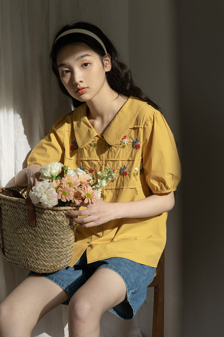 Retro Floral Embroidered Blouse (2 Colors)