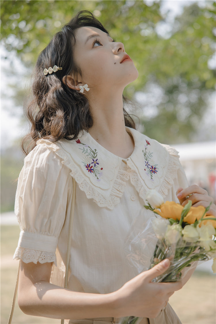 Wildflower Embroidered Blouse (Cream)