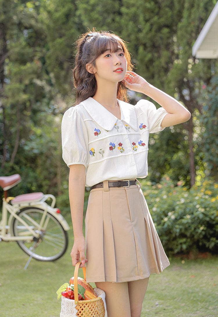 Retro Floral Embroidered Blouse (2 Colors)