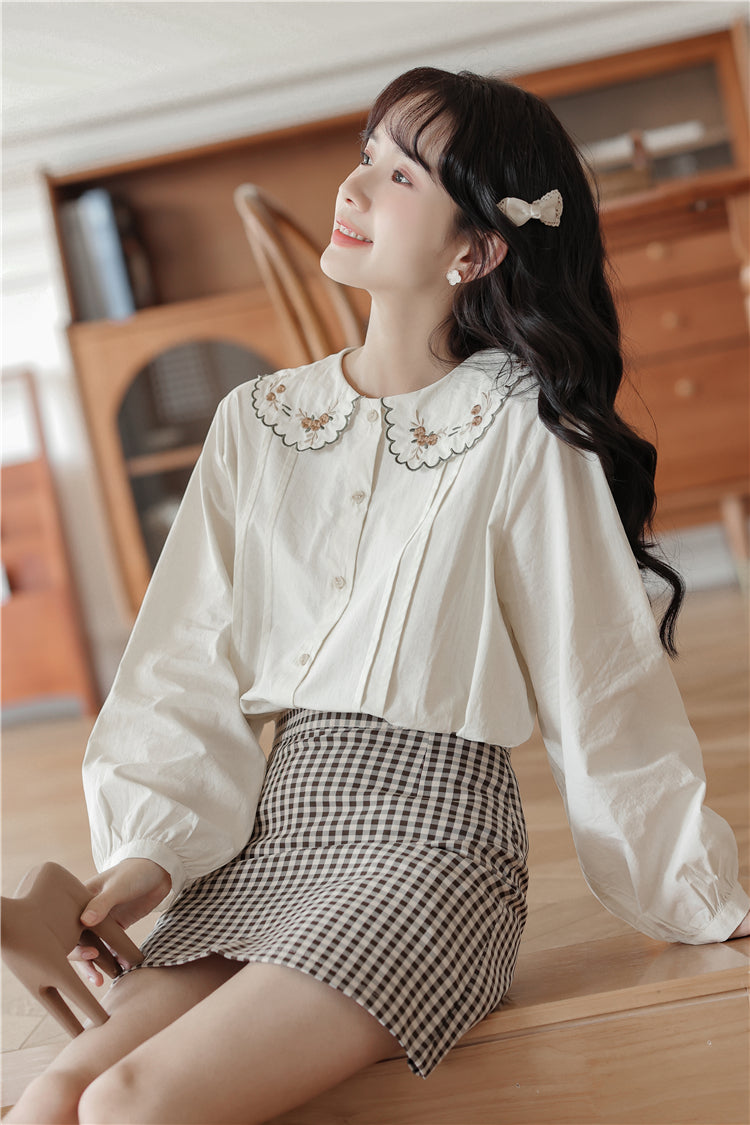 Scallop Floral Embroidered Collar Blouse (Cream)