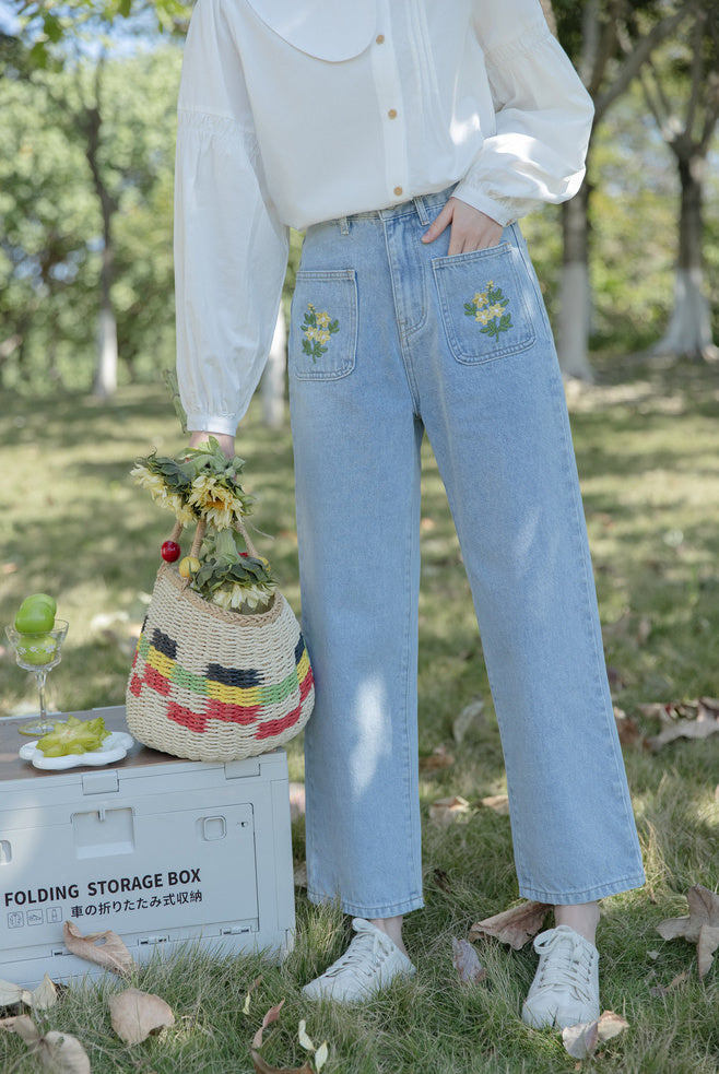 Star Daisy Embroidered Pocket Jeans (Light Denim)