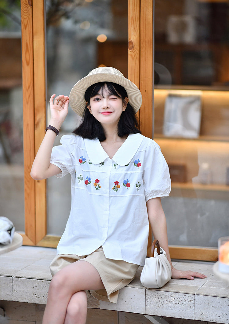 Retro Floral Embroidered Blouse (2 Colors)