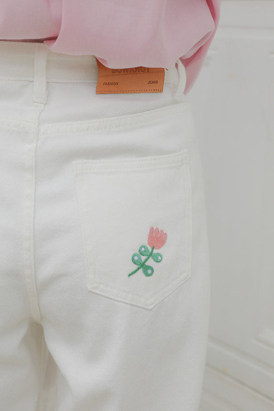 Tulip Pocket Embroidered Jeans (White)